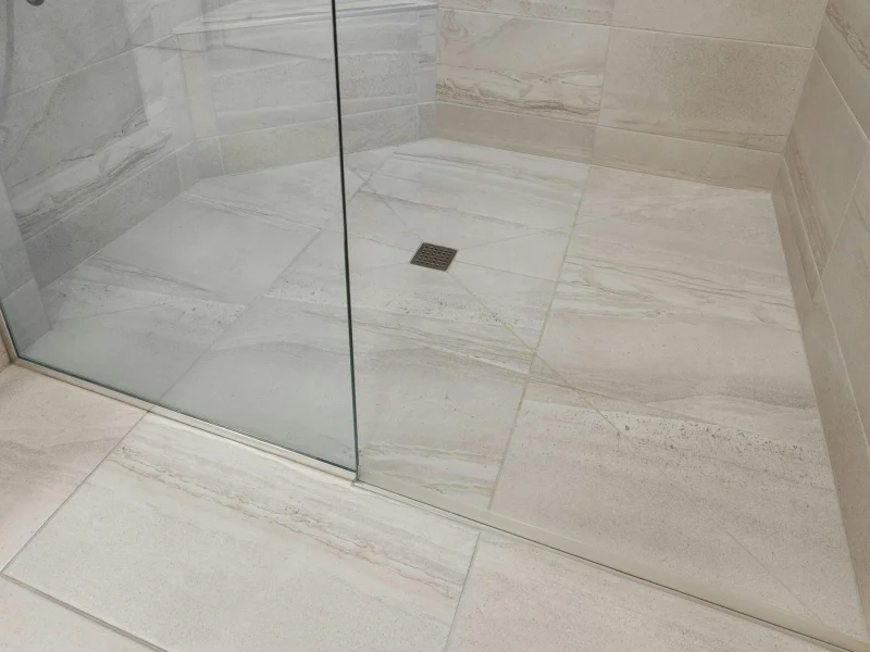 Floor and screen-track detail